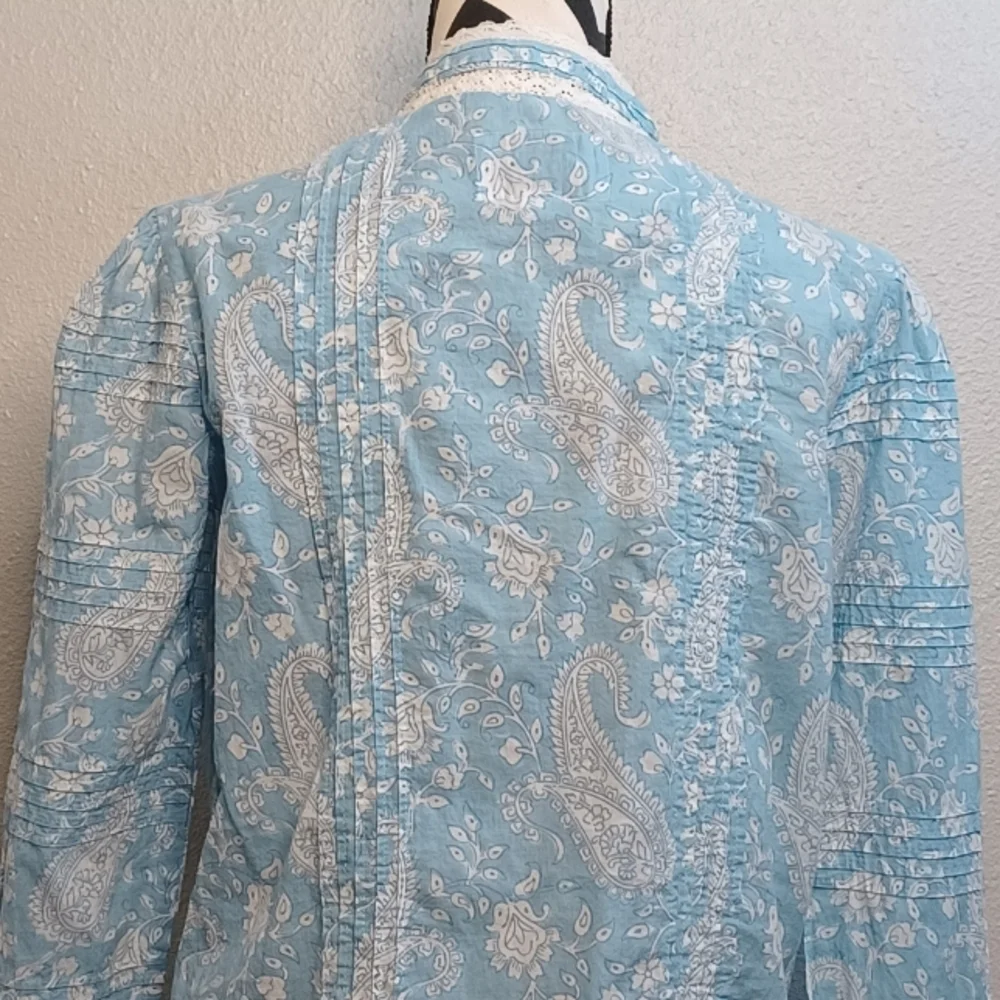 Tuckernuck Light Blue and White Floral Lace-Trim Button Down Shirt - Picture 7 of 15